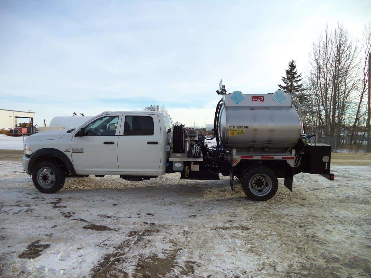 SS304 Oval TC406 Pressure Truck